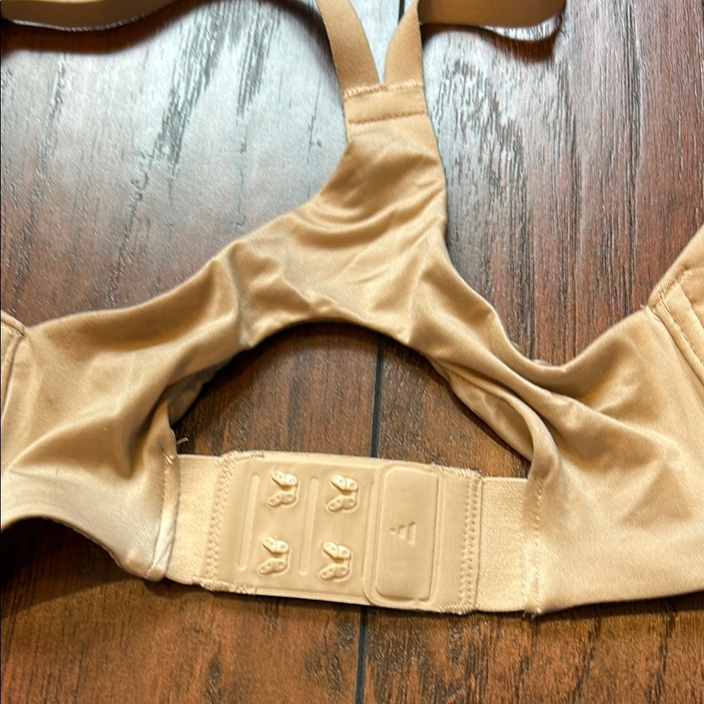 Natori Tan Seamless Bra with Adjustable Straps - Picture 6 of 7
